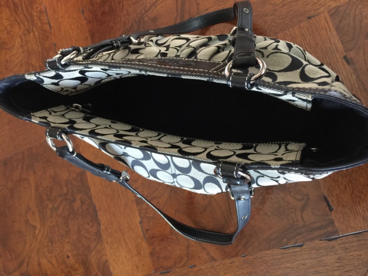 LikeNew Authentic COACH Pleated East West Gallery Signature LikeNew Authentic COACH Pleated East West Gallery Signature