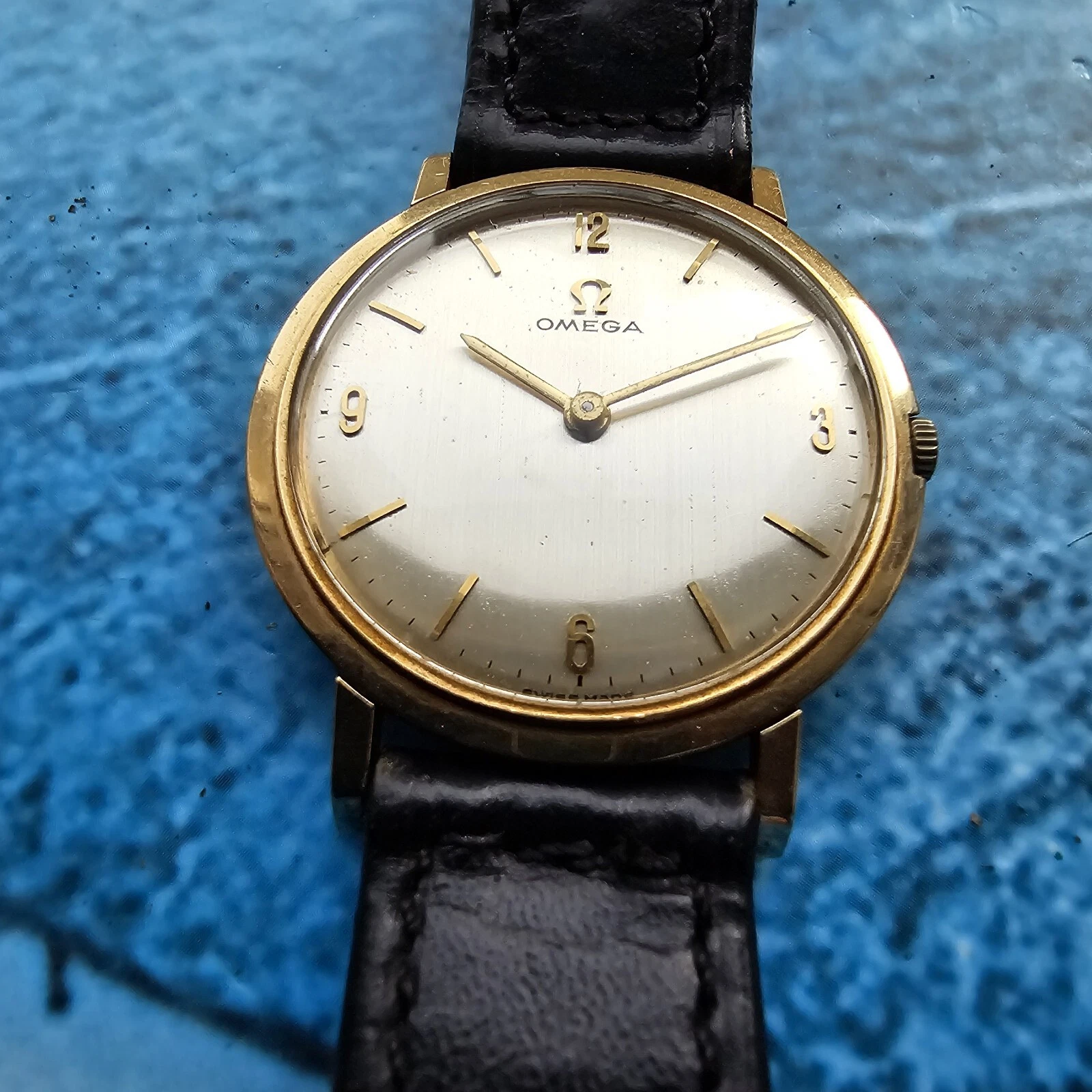 Omega — Vintage 9k Solid Gold Omega Very Slim Hand-Winding Men's Wristwatch