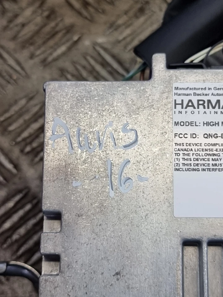 TOYOTA AURIS SAT NAV DISPLAY HEAD dipslay UNIT 86140-02400 1.8 HYBRID 2016 - Image 4 of 4