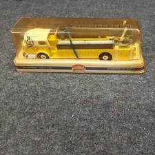Model Power 7968MP Ladder Truck,   Die-cast, yellow (DC011823-01)
