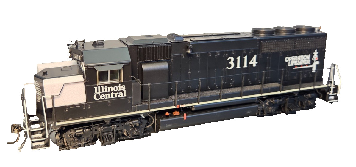Rapido ~ HO Scale ~ EMD GP40 ~ Illinois Central #3114 ~ DC/Silent ~ 040008