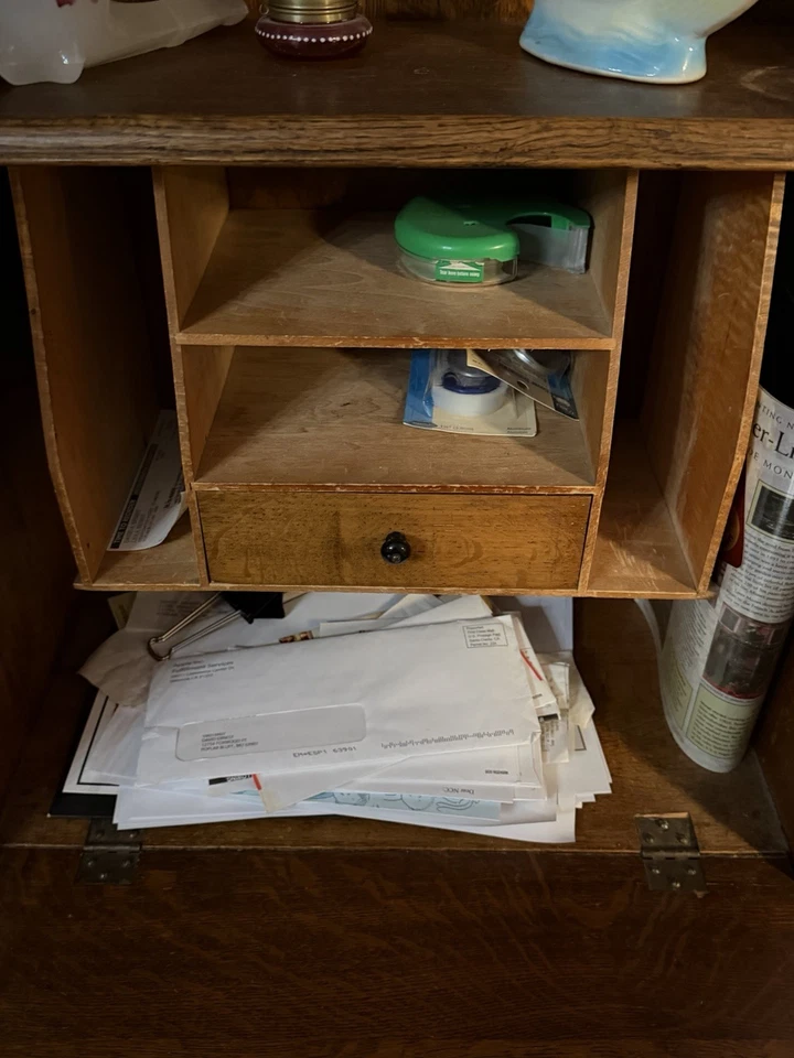 Antiguo espejo de escritorio de secretaria de roble tallado y biselado  Foto 2 de 4