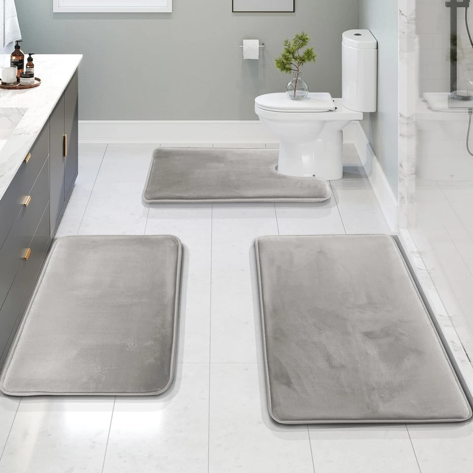 Cómodo juego de alfombras de baño plateadas de 3 piezas - diseño de espuma viscoelástica y impermeable Foto 3 de 4