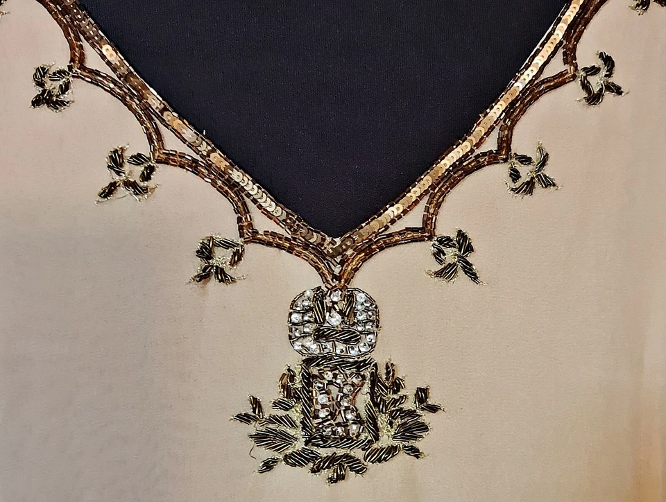 AUTÉNTICO VESTIDO PARA MUJER ITALIA JOHN GALLIANO BEIGE SÓLIDO CUENTAS SEDA: EE. UU. 10/UE 38 Foto 4 de 4