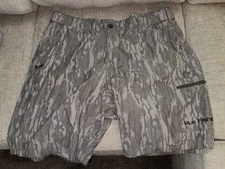 HUK Men's Quick Drying Performance Fishing Shorts Mossy Oak Camo XXL 2XL NWOT !