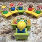 VINTAGE FISHER PRICE LITTLE PEOPLE SCHOOL TEACHER STUDENTS DESK & CHAIRS LOT