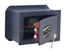 1PZ CASSAFORTE CON CHIAVE DOPPIA MAPPA 800 MM.310X195X210H. PESO KG.10, 1 RIPIA: