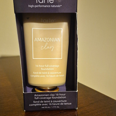 tarte Amazonian Clay Full Coverage Matte Foundation 22G Light Golden 1.7 oz