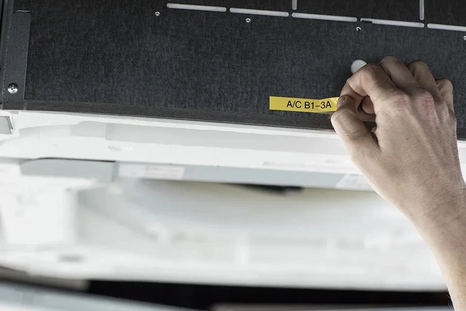 Beschriftungsgerät Brother P-touch E110 incl. TZe-221 neu ovp vom Händler E-110 - Bild 4 von 4