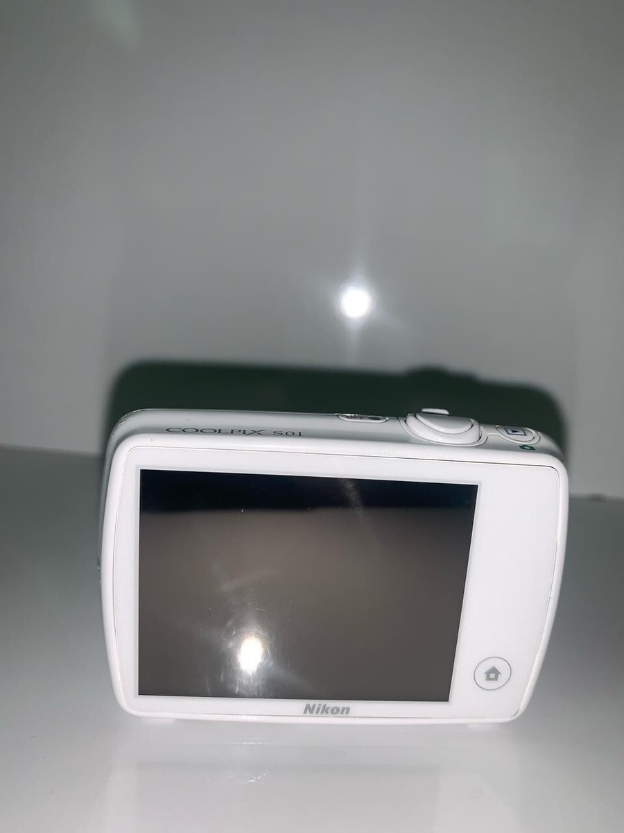 Nikon COOLPIX S01 - White - 10.1MP 3x Zoom Compact Digital