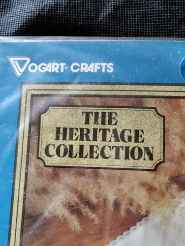 Vogart Embroidery Scarf Tablerunner Stamped Linen Canvas Daffodils 8716C NOS - Picture 2 of 6