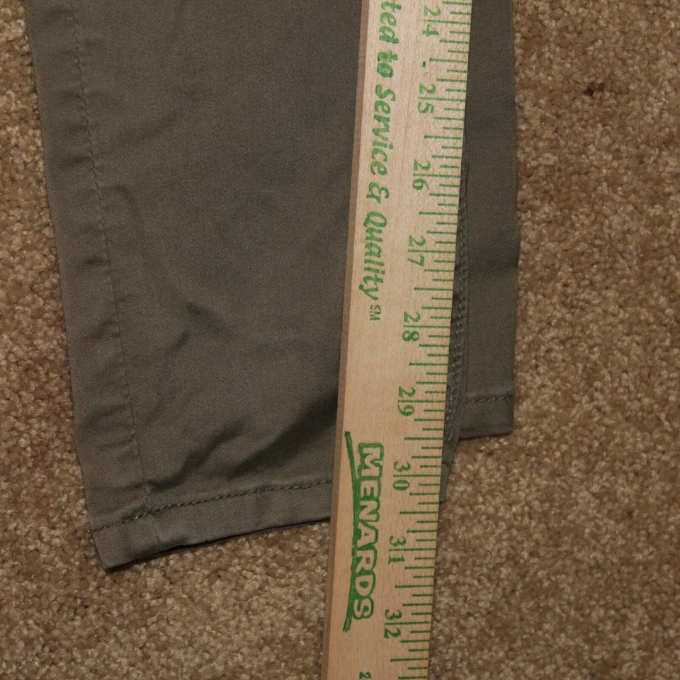 Pantalones para mujer American Rag Cie 9R verde chino pierna cónica  Foto 3 de 4