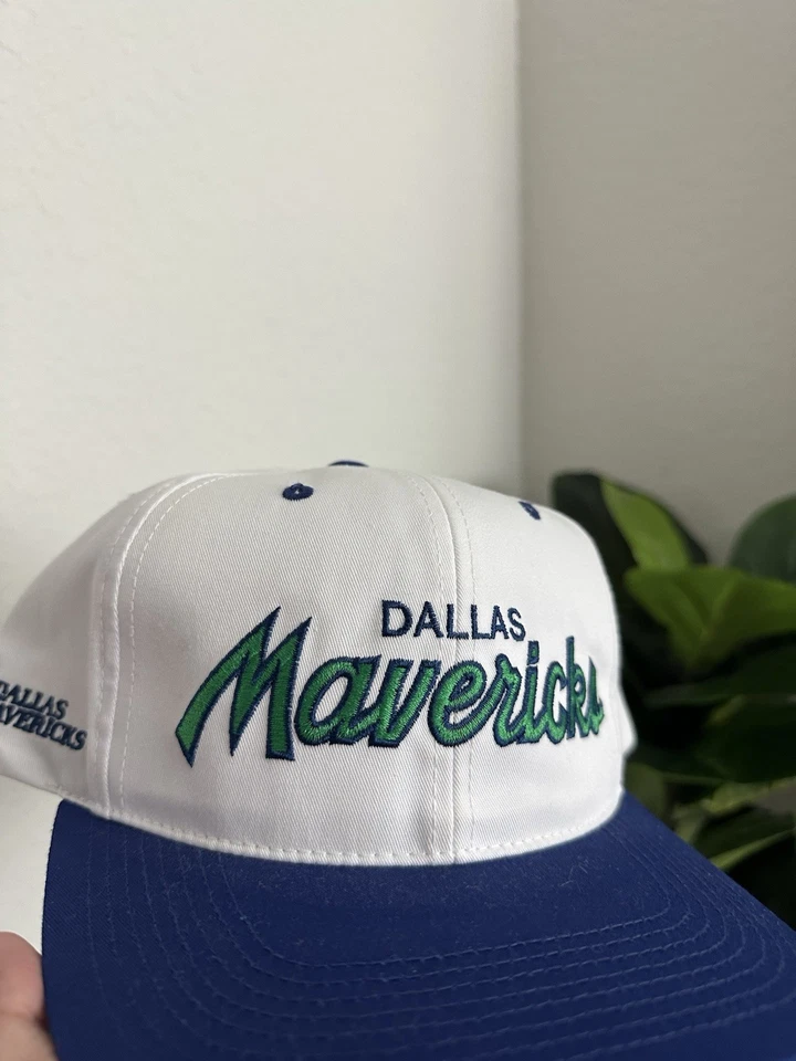 De colección Años 90 Dallas Mavericks NBA Cúpula Blanca Script Deportes Especialidades Snapback Foto 2 de 4