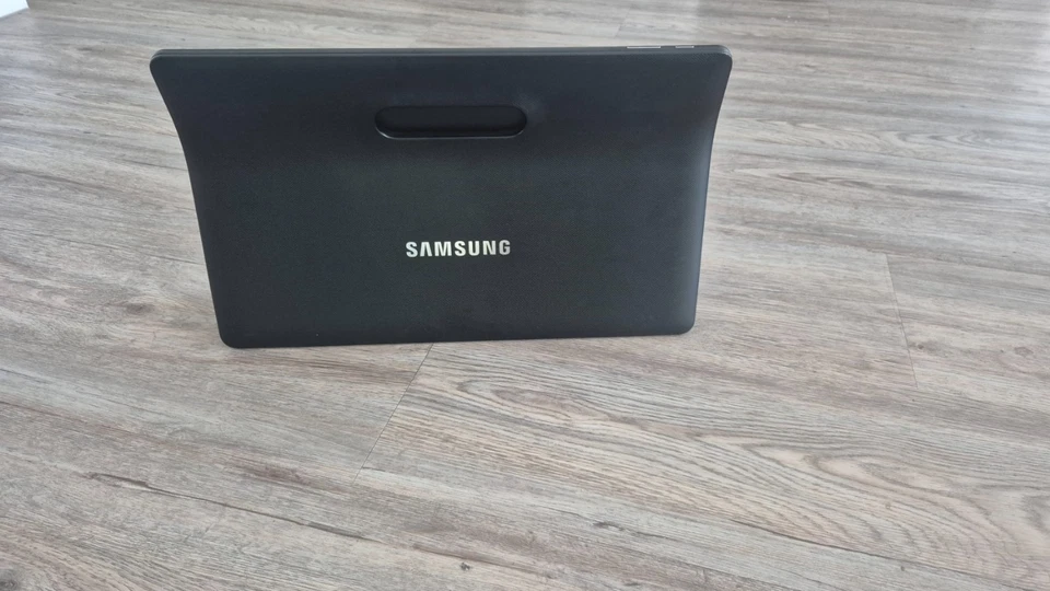 Samsung Galaxy View 18.9 SM-T670 - like new, barely used - Image 3 of 4