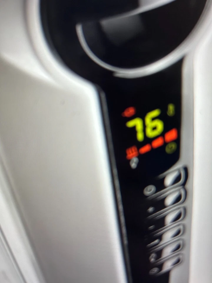 Radiador eléctrico lleno de aceite DeLonghi 1500W 5120 BTU - blanco (TRD50615E) Foto 4 de 4