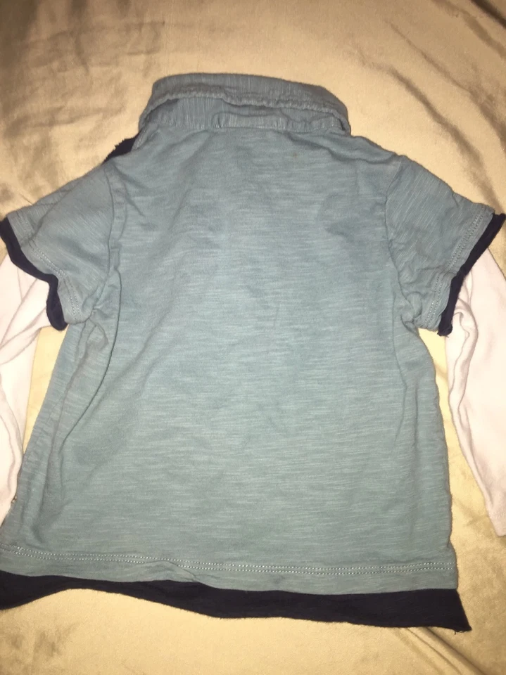 Gran estilo bebé niño pequeño talla Camiseta cuello en capas 12-18 meses. Lindo Top Foto 2 de 4