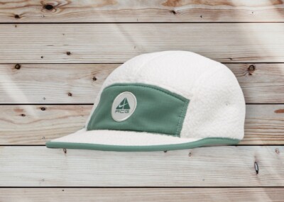 Nike ACG Fly Cap in Sail and Bicoastal Faux Fur Gr. M/L Therma Fit