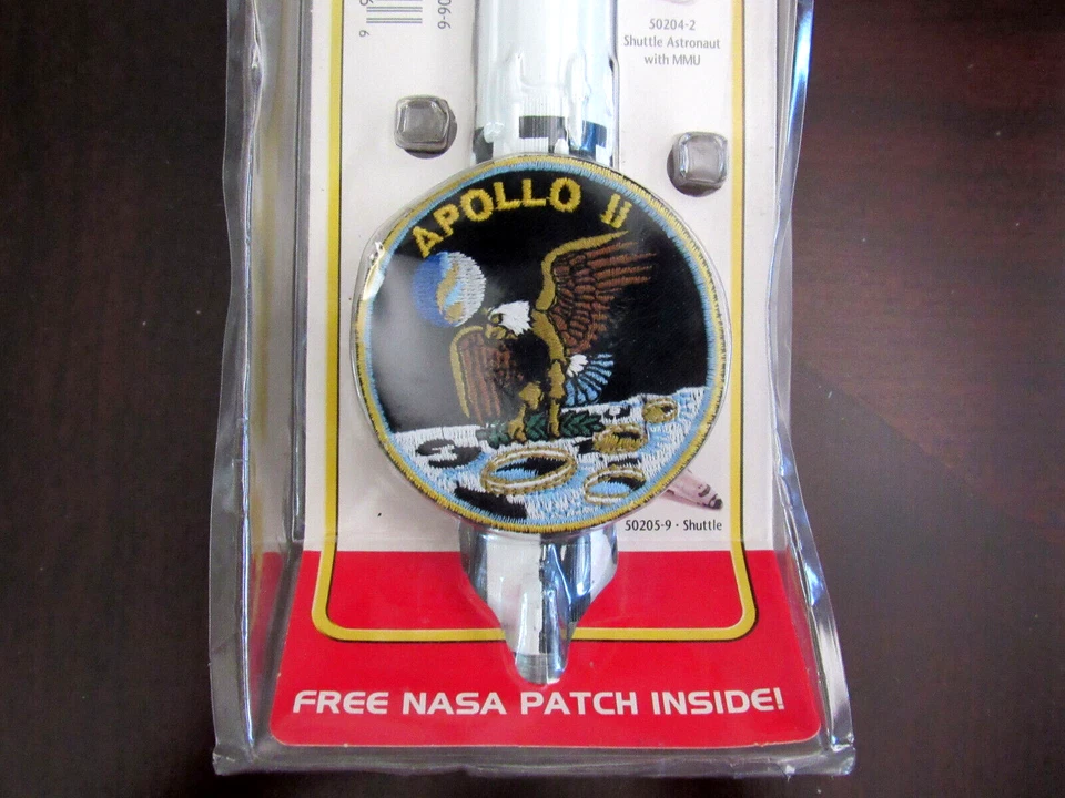 APOLLO 11 NEIL ARMSTRONG BUZZ ALDRIN COLLINS NASA VINTAGE SATURN V ROCKET PATCH - Image 4 of 4