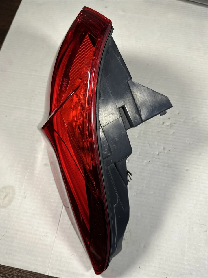 14-17 BMW 535i GT Passenger Tail Light Quarter Panel Mounted 19288104 Foto 4 de 4