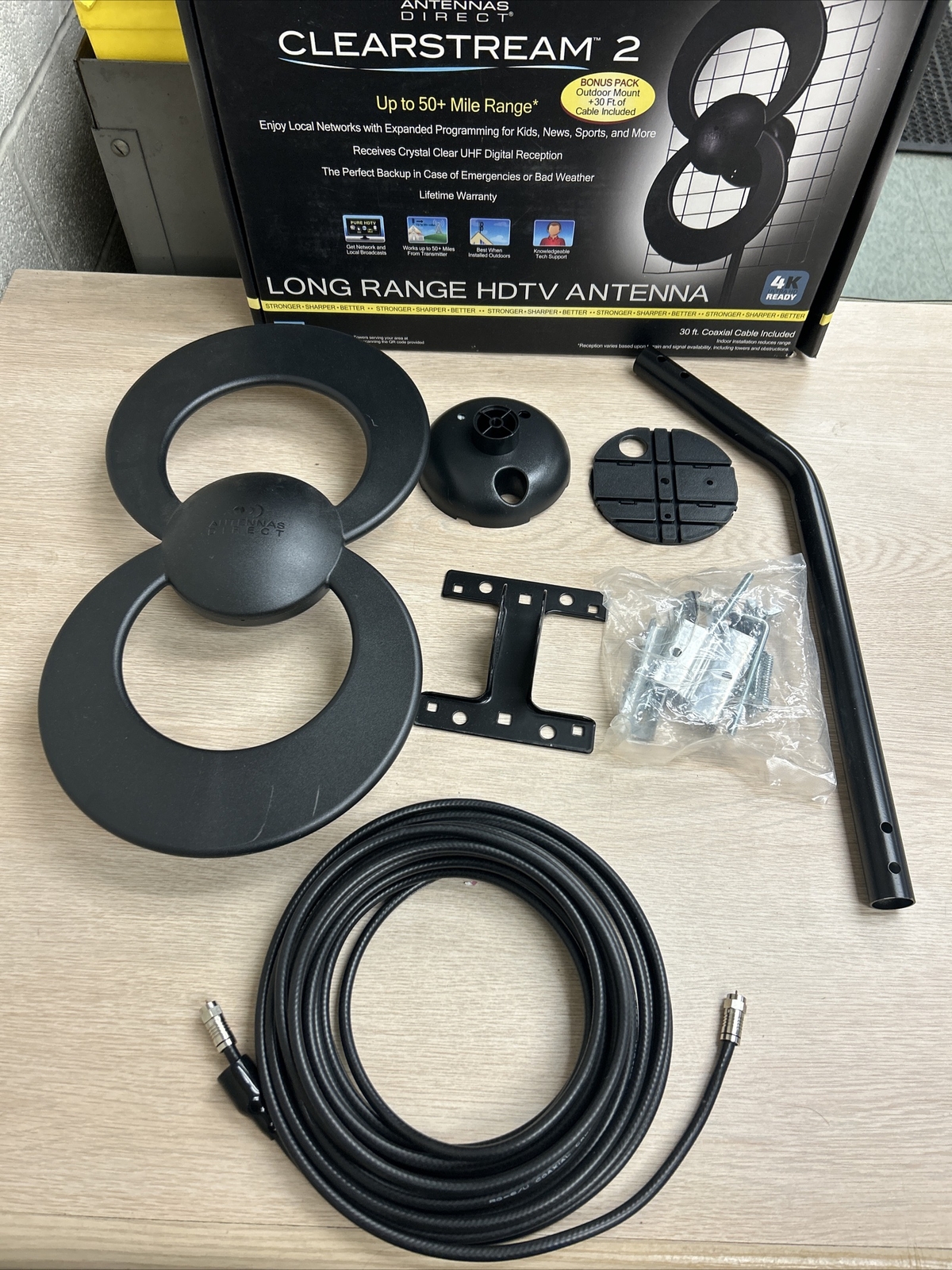 Antennas Direct ClearStream 2MAX Indoor Outdoor Multidirectional TV