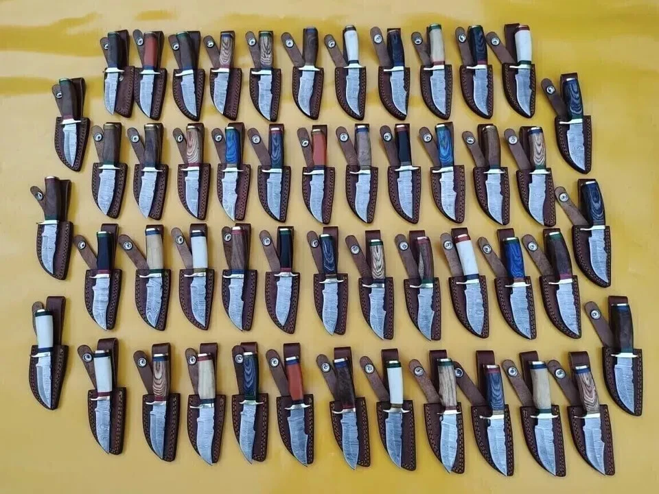 Venta al por mayor lote de 20 cuchillos de caza desolladores de 6"" hechos a mano de acero Damasco con fundas Foto 3 de 4