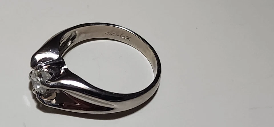 Anillo solitario de diamantes de oro blanco de 14k para hombre usado Foto 4 de 4