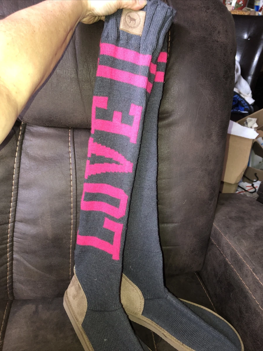 Pink mukluks 2025