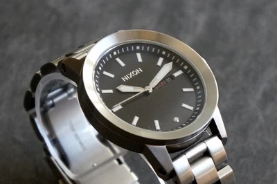 Nixon Spur Uhr Armbanduhr aus Edelstahl mit Datum und Wochentag Anzeige - Bild 1 von 4