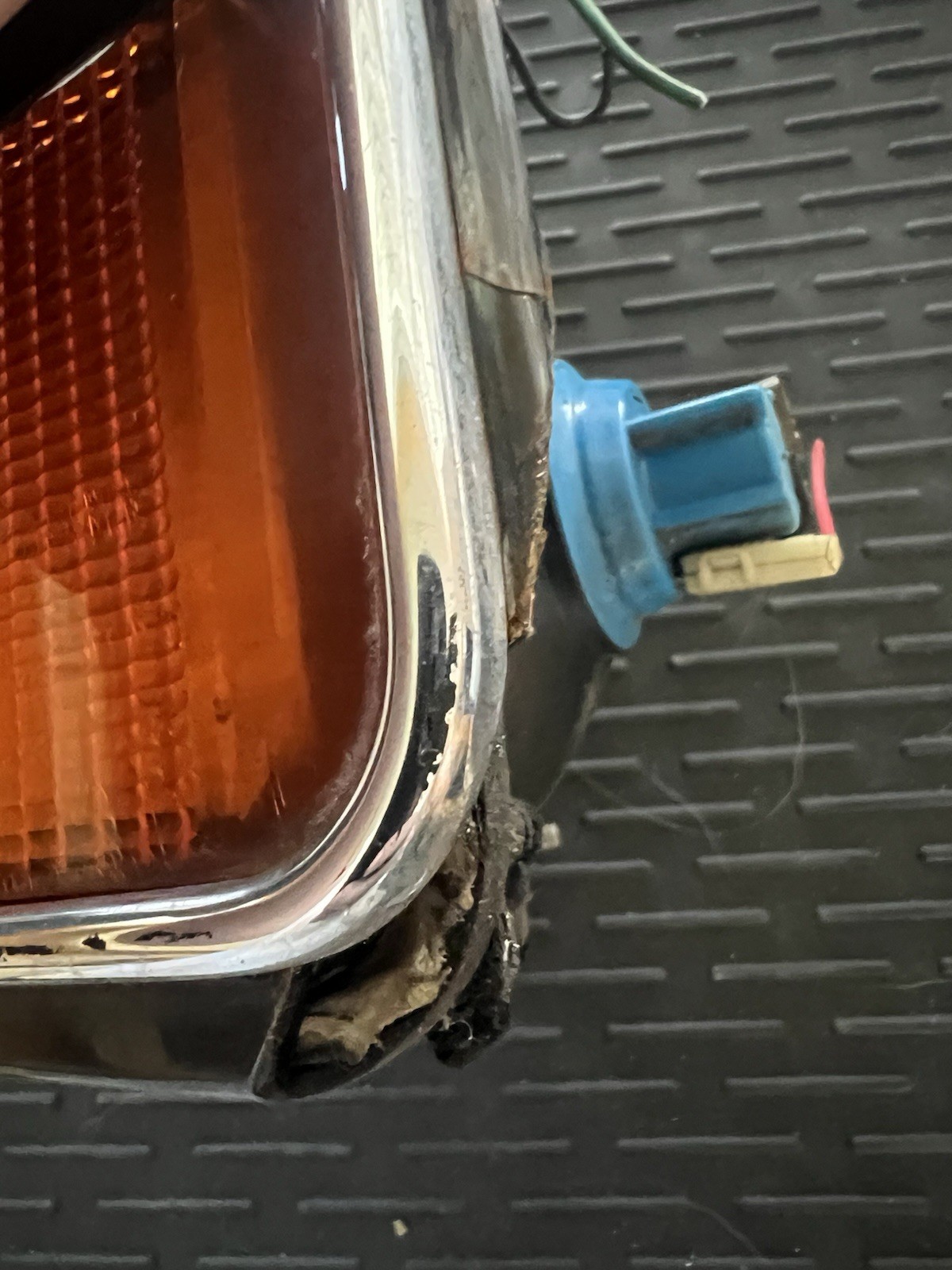 81-98 Rolls Royce Silver Spur Right Passenger Tail Light Read Description