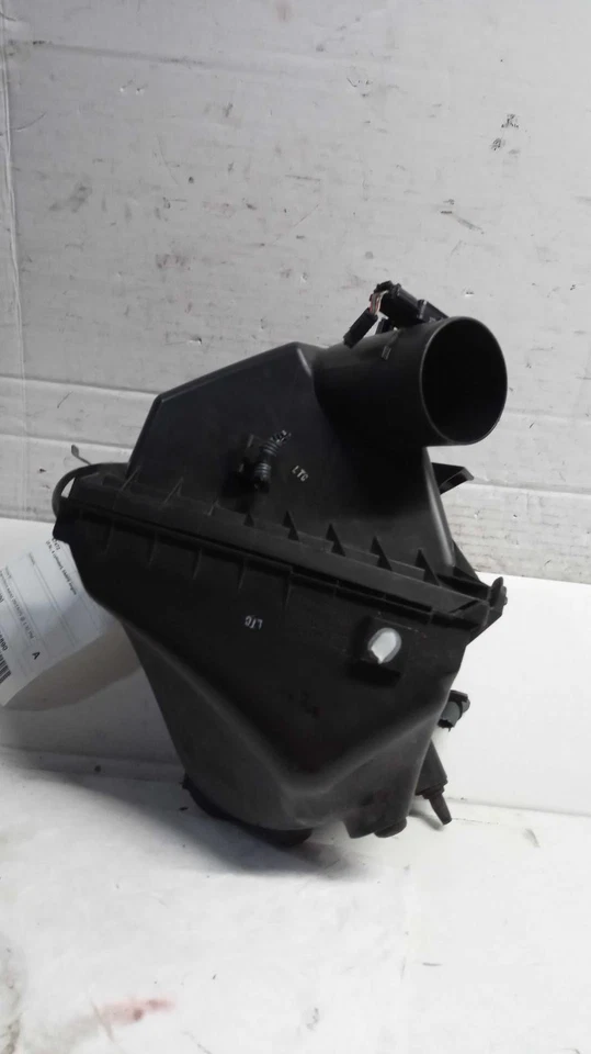 2017 Toyota RAV4 Air Cleaner Assembly OEM Used 2.5L 134k Miles NJ25-21320-525337 - Image 2 of 4