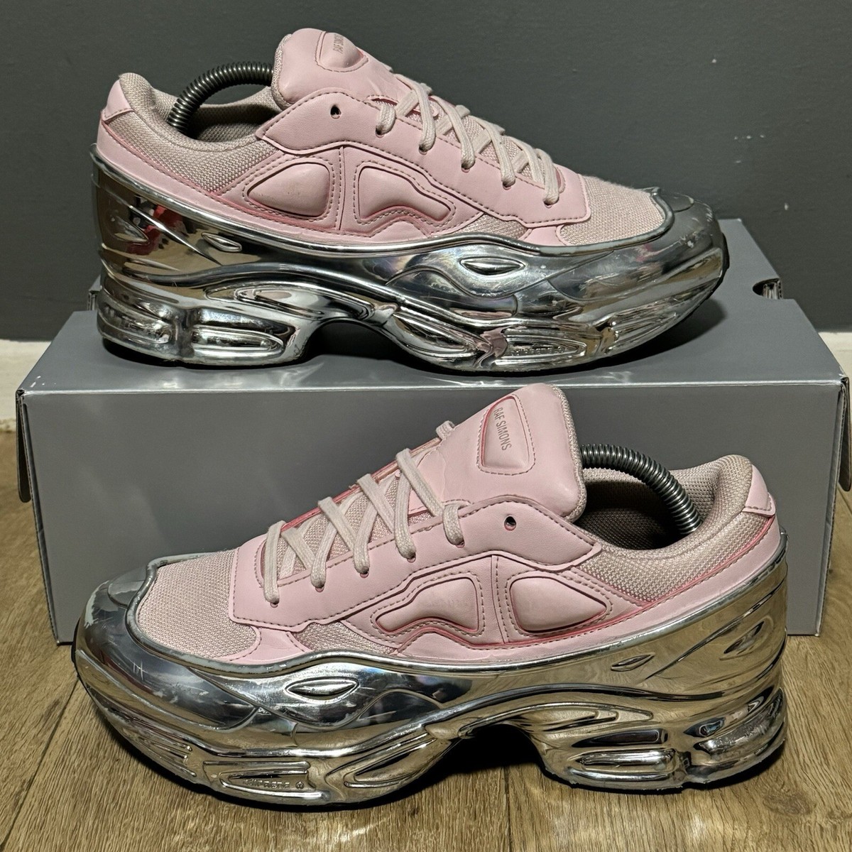 Adidas Raf Simon Ozweego Clear Pink Silver Metallic Size 7.5 Adidas Raf Simon Ozweego Clear Pink Silver Metallic Size 7.5