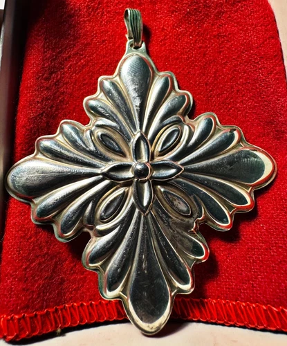 Reed & Barton Sterling Silver Ornament 1988 Christmas Cross W Box
