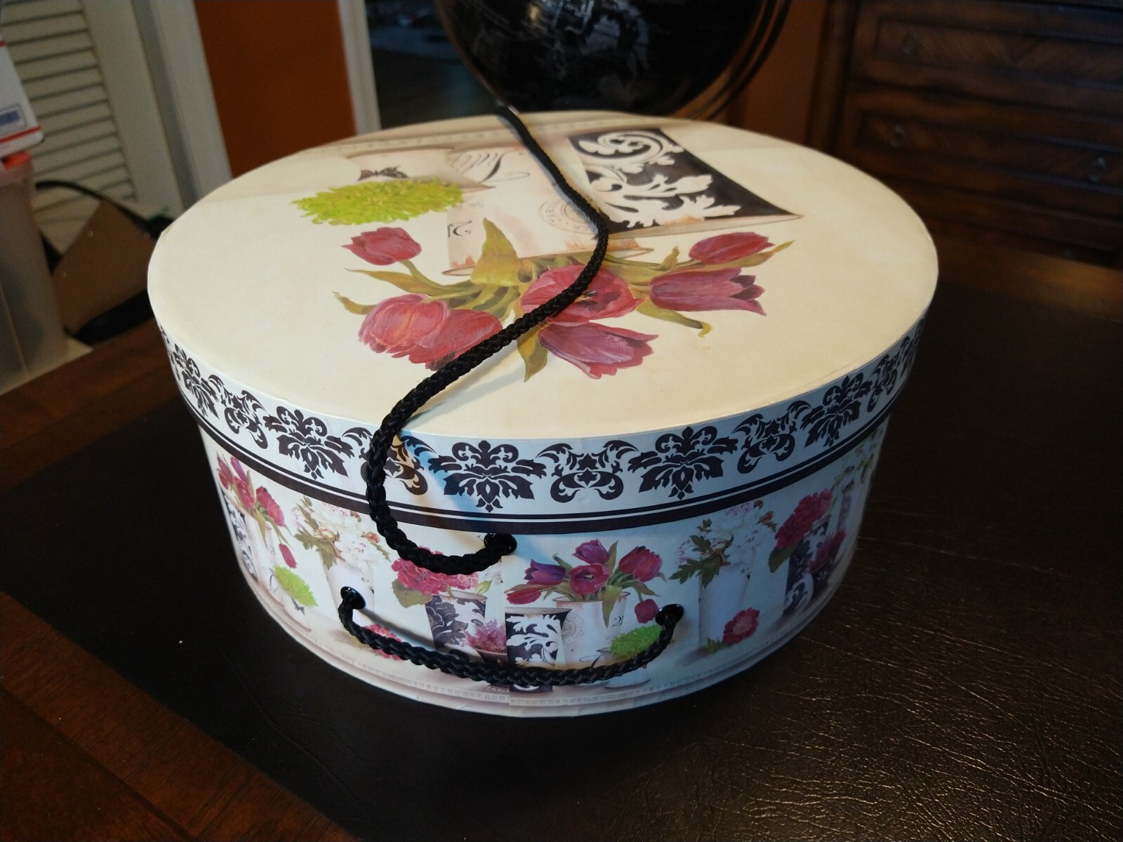 Vintage 2003 Kathryn White Floral Storage Hat Box 12X… Gem