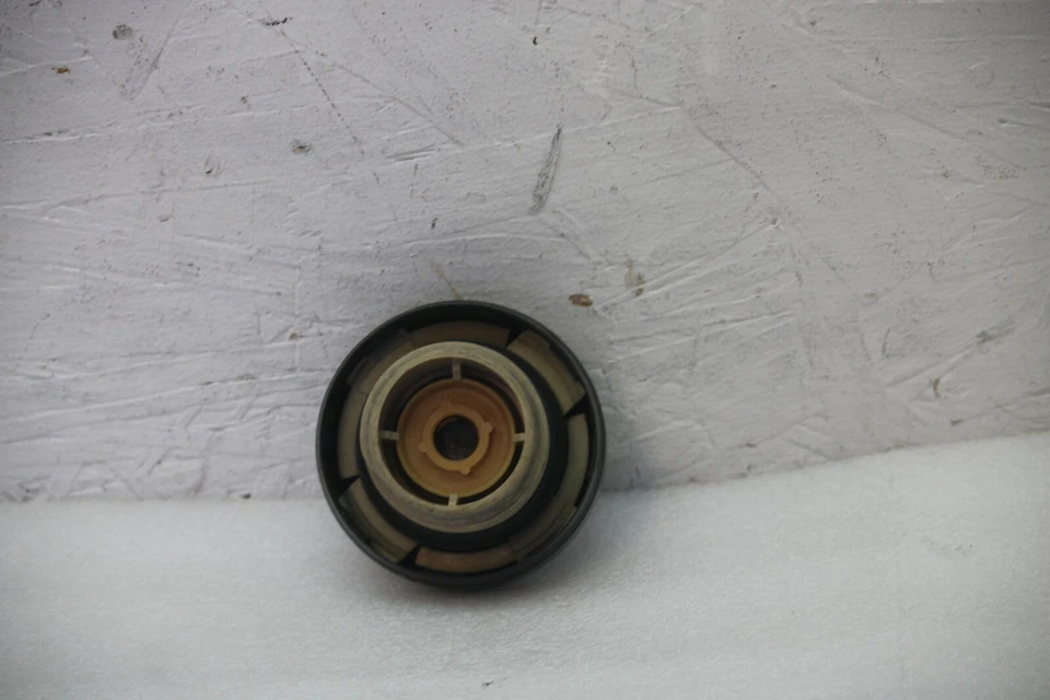 1991 Toyota 4Runner Fuel Gas Cap #E-101K - Image 4 of 4