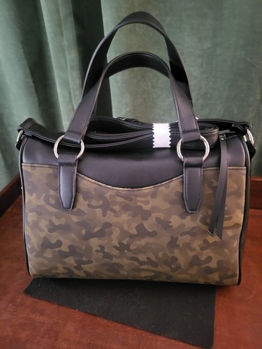 Bolso de Mano Jessica Simpson Bandolera Camuflado/Hebilla Negra Tachonado NUEVO - Imagen 9 de 10