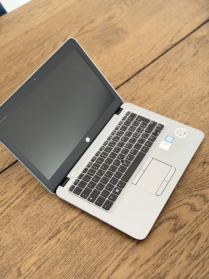 HP EliteBook 820 G3 · i7-6600U · 16GB · 500GB, foto 1 di 3