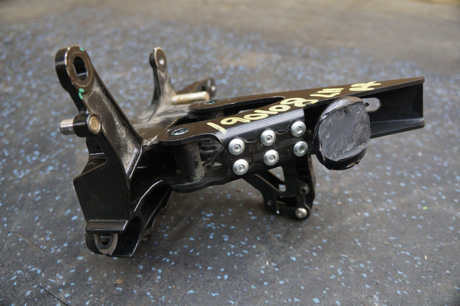 Left Driver Hinge Bracket Assembly 11A1653.04 11A4886SP.03 OEM McLaren 650S