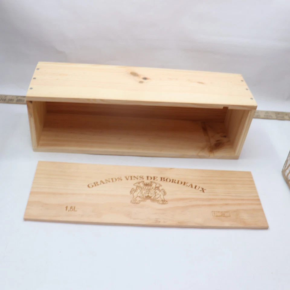 Vino Tinto 1.5L 15-1/4"L x 5"W x 5-3/4"H Sin Caja de Botella de Vino Solo Foto 4 de 4