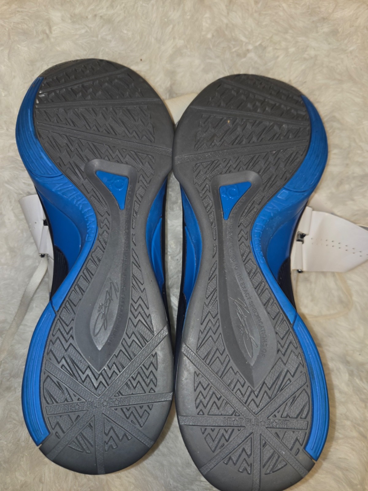 Men, white tennis shoes Nike size 17, good condition thumbnail 13