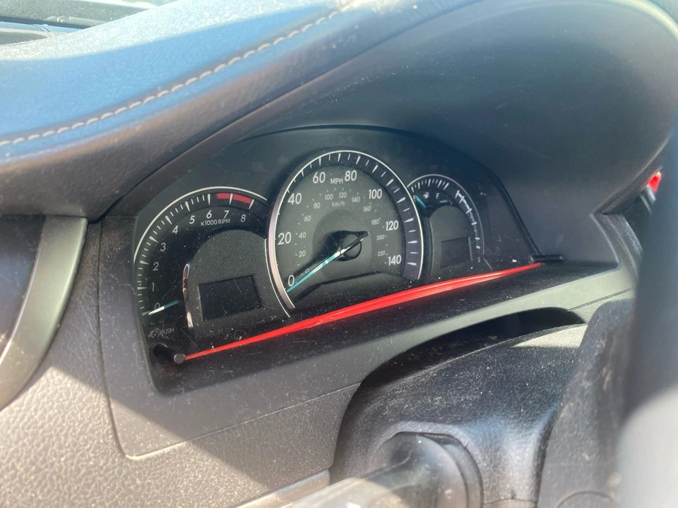 Medidor de velocímetro usado se adapta a: Toyota Camry Cluster 2013 MPH LE grado A Foto 4 de 4