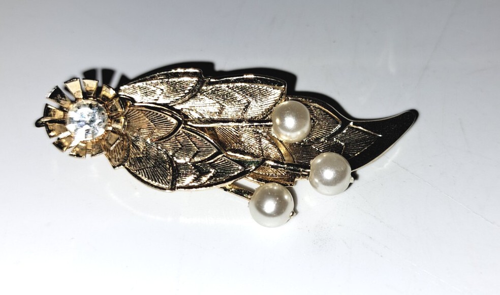 Vintage Hair Clip From Japan Faux Pearl And Rhinestone With  display picture 2