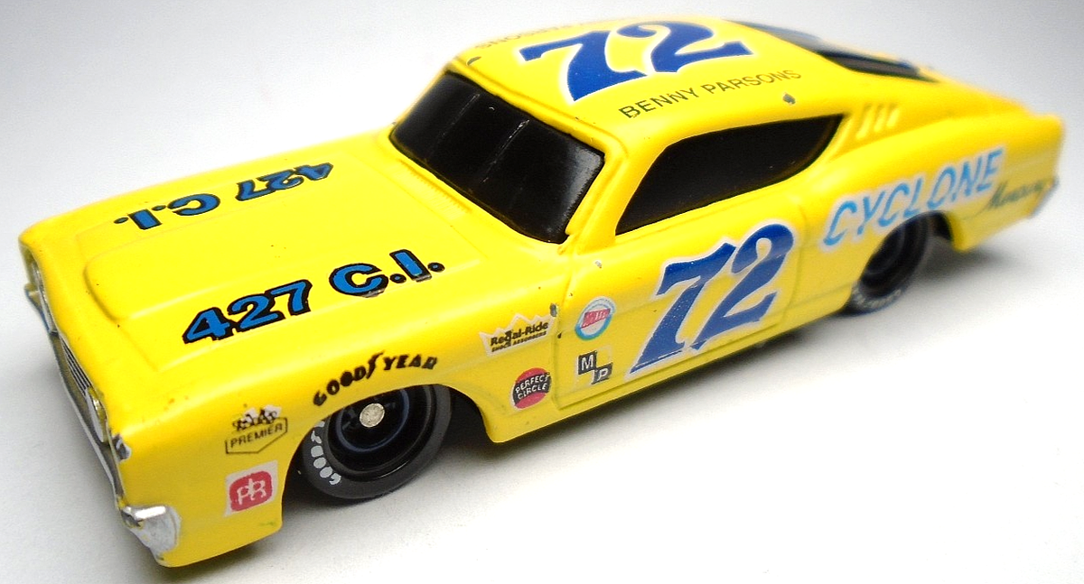 1997 RACING CHAMPIONS '69 MERCURY CYCLONE BENNY PARSONS 72 YELLOW