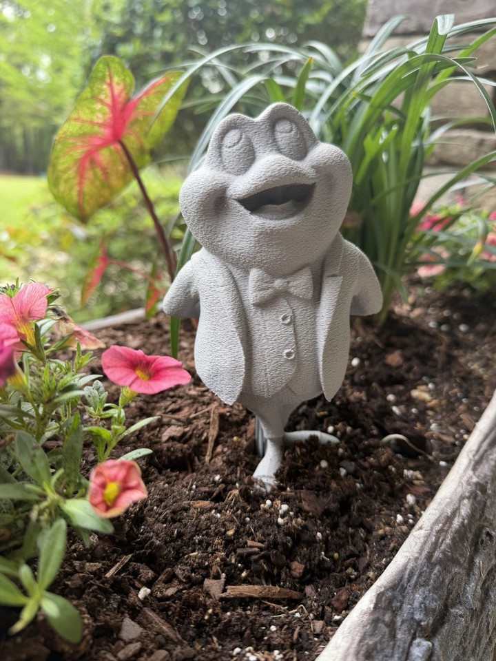 Toad Props Mr. Toad Garden Statue - Flower Decor Festival Wind Willows Haunted ...