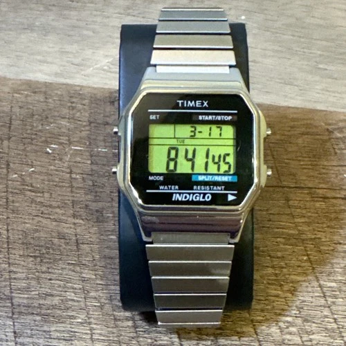 Vtg Timex Indiglo 555 18mm Lug Digital Watch Alarm stop Watch Silver Tone
