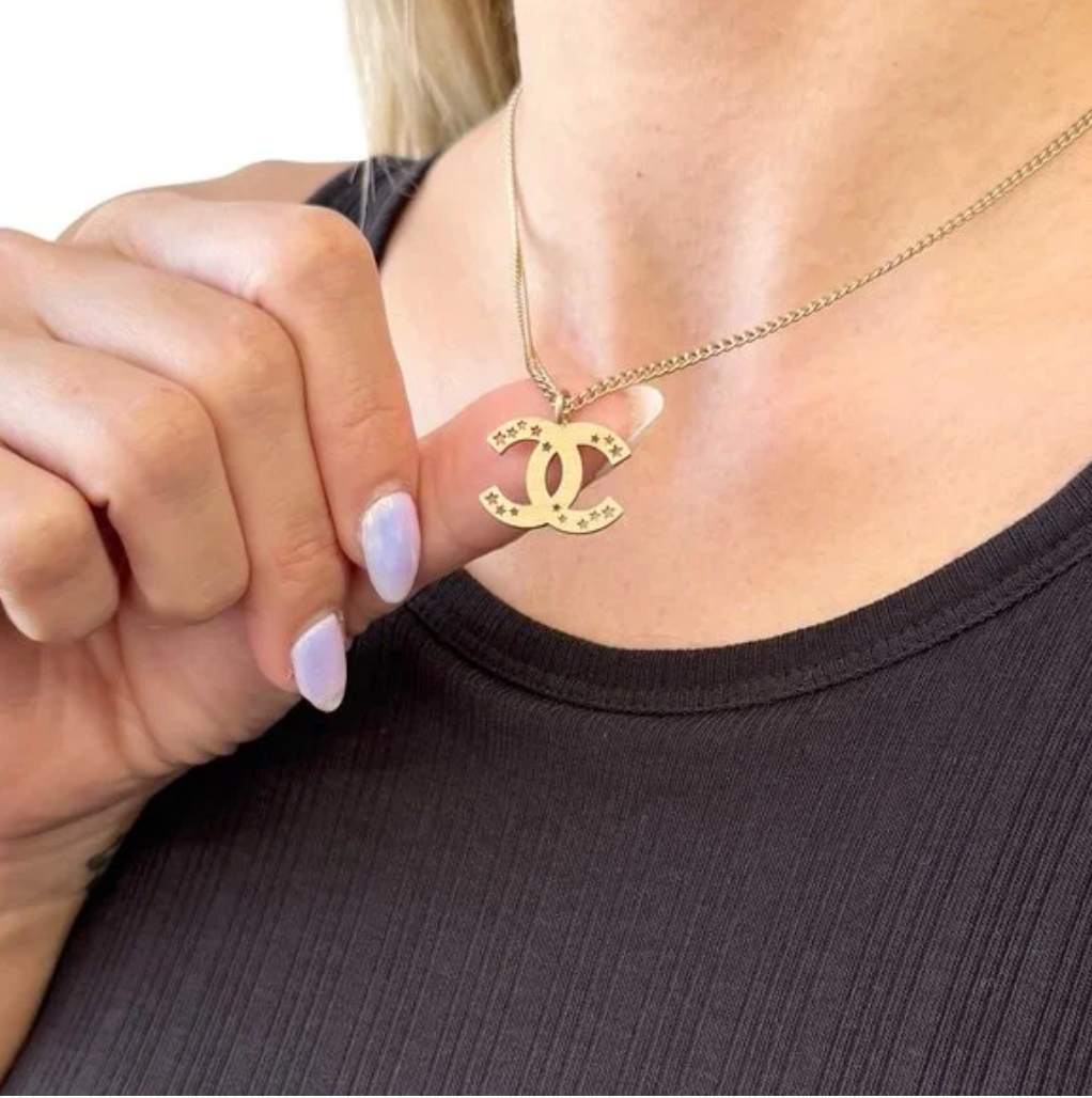 トップス CHANEL BOUTIQUE Made in Italy beaded T CHANEL BOUTIQUE