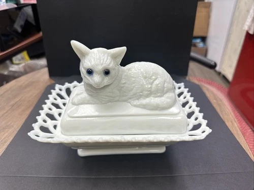 Vintage Westmoreland Glass Cat on a Basket Lidded Butter/Candy Dish 1940s