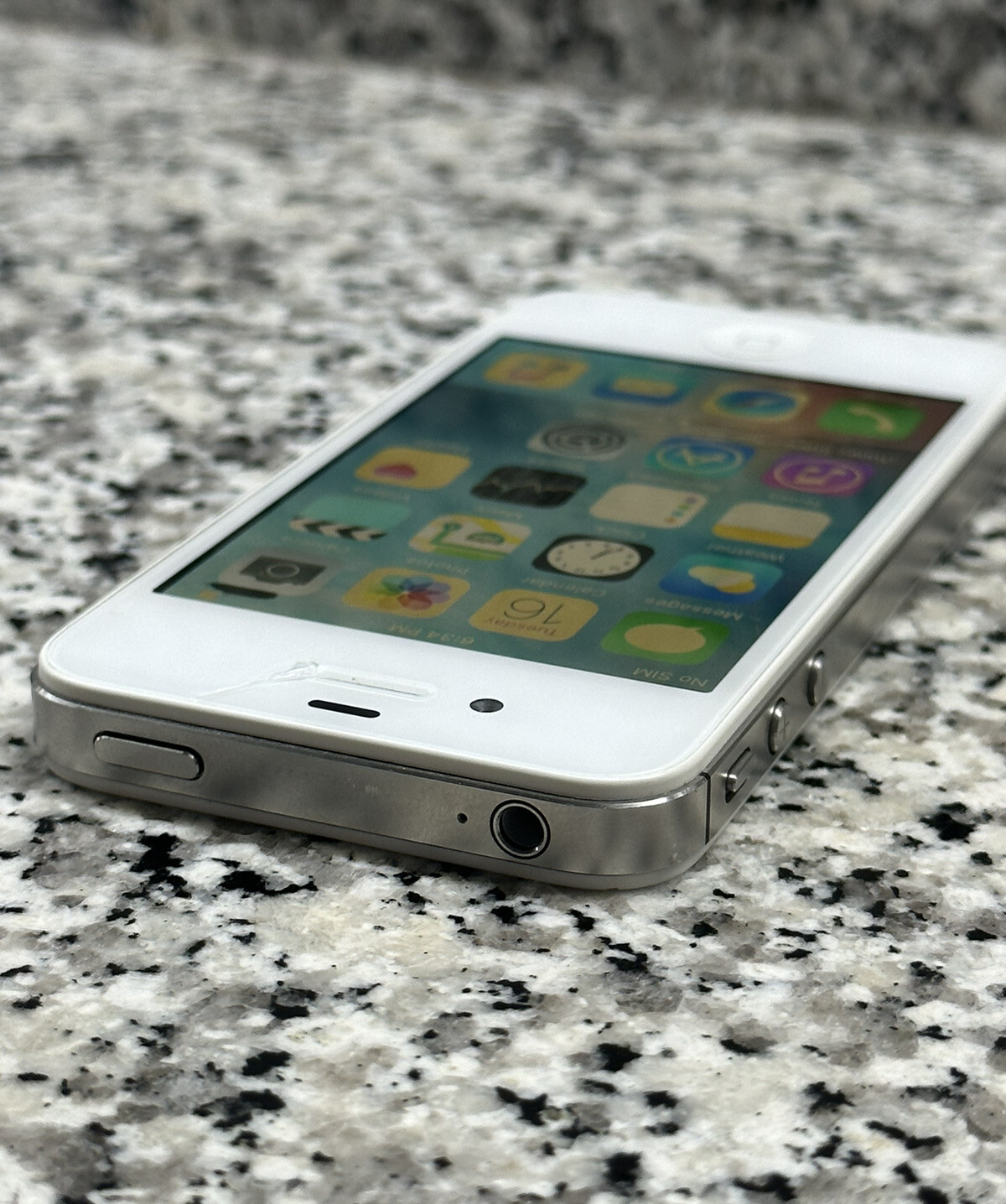 Apple iPhone 4S 8GB Cell Phone Good Condition