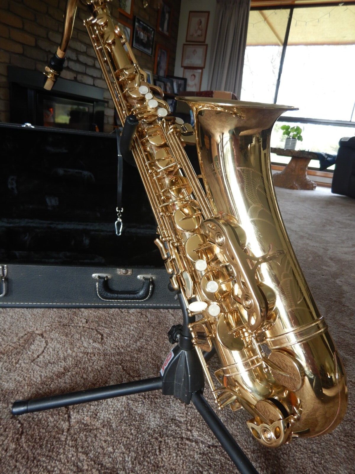 Saxophone standard alto/tenor. Dixon super deluxe. Good condition just
