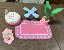 Vintage Playskool Dollhouse Pretty Touches Decorator Set Fan Rug Plant Frame…