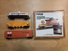 TYCO HO Scale Train Cars Lot   New Haven Boxcar, Union Pacific Hopper, UTLX Tank